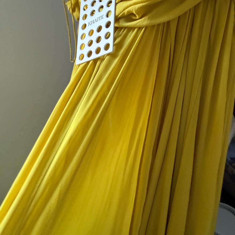 Elegant Yellow Maxi Dress - Picture 2 of 8